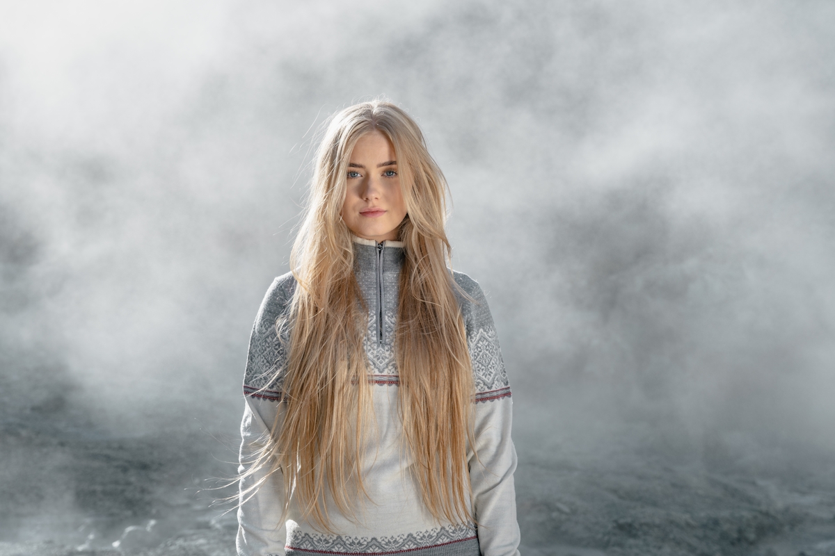 iceland-woman-outdoor-clothes-e-12.jpeg