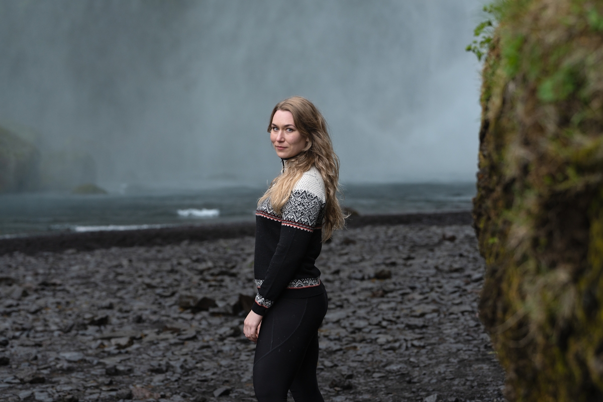 iceland-woman-outdoor-clothing-r-5.jpeg