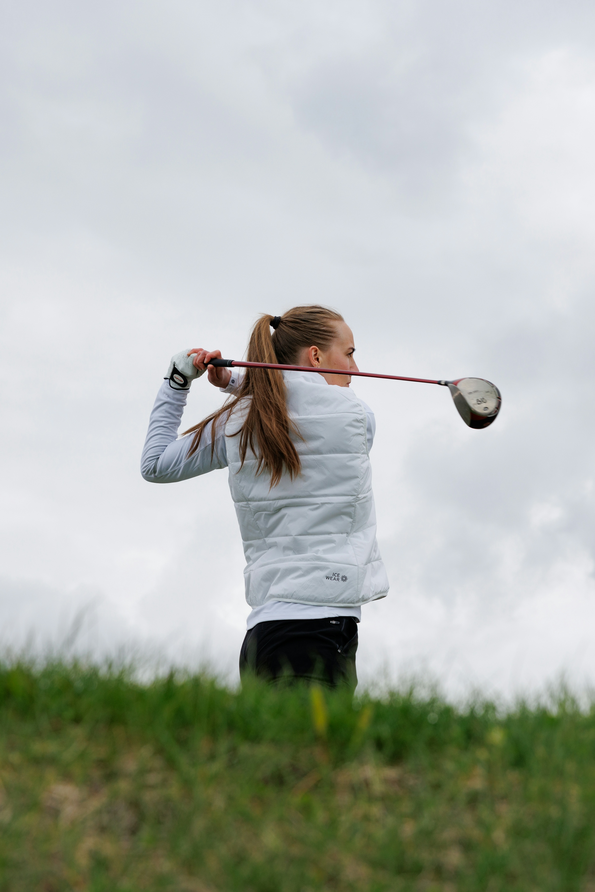 0017-woman-playing-golf-iceland.jpeg