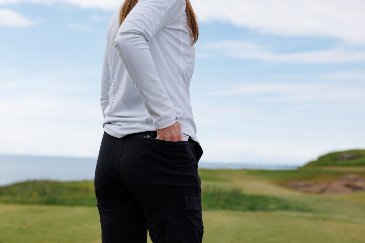 0436-woman-playing-golf-iceland.jpeg