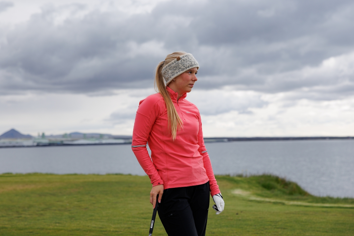 0469-woman-playing-golf-iceland.jpeg
