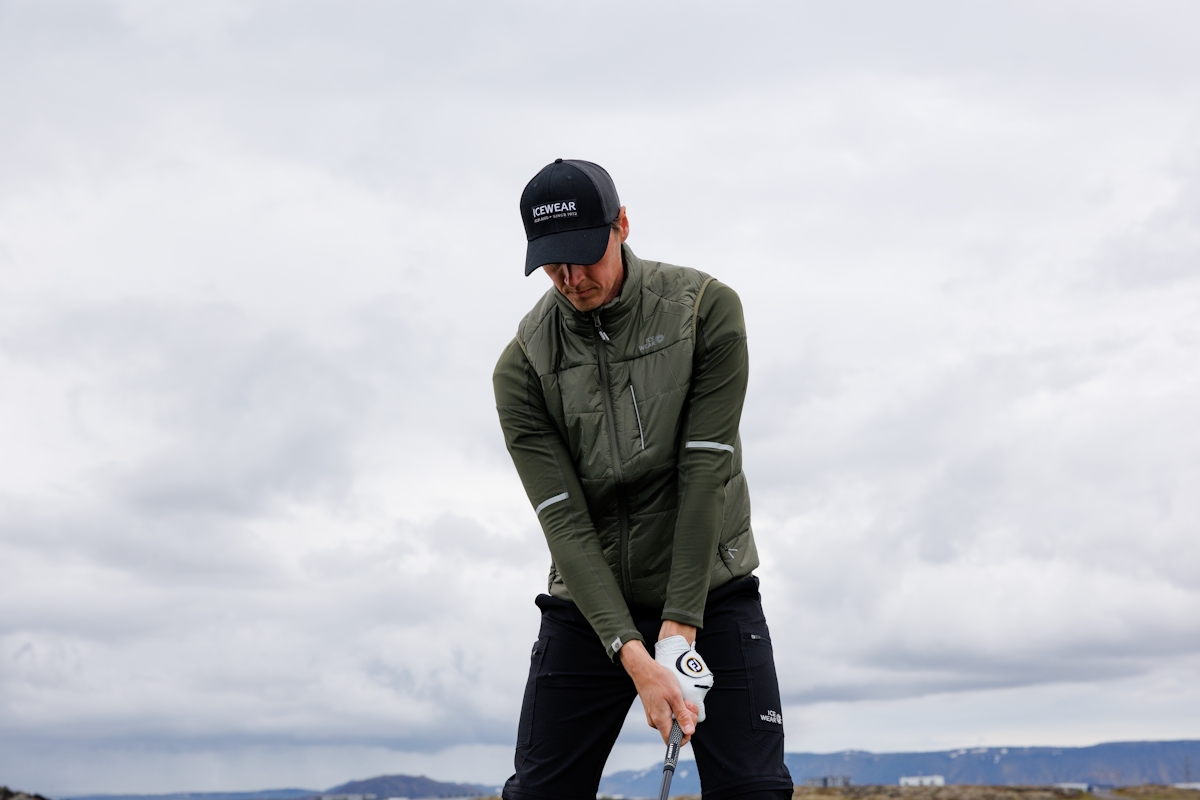 0057-man-playing-golf-iceland.jpeg