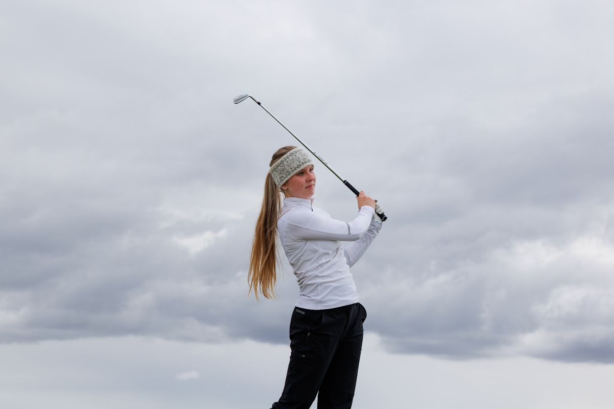 0296-woman-playing-golf-iceland.jpeg