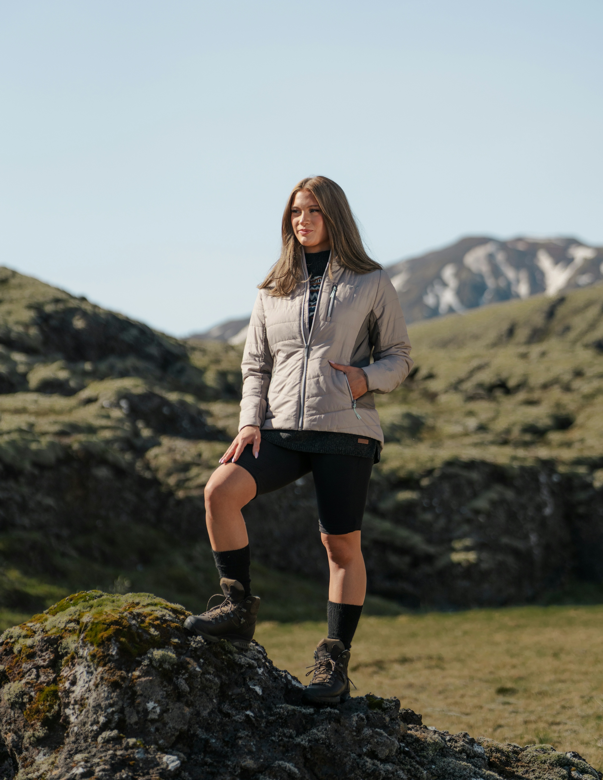 summer-outdoor-iceland-wool-woman00036.jpeg