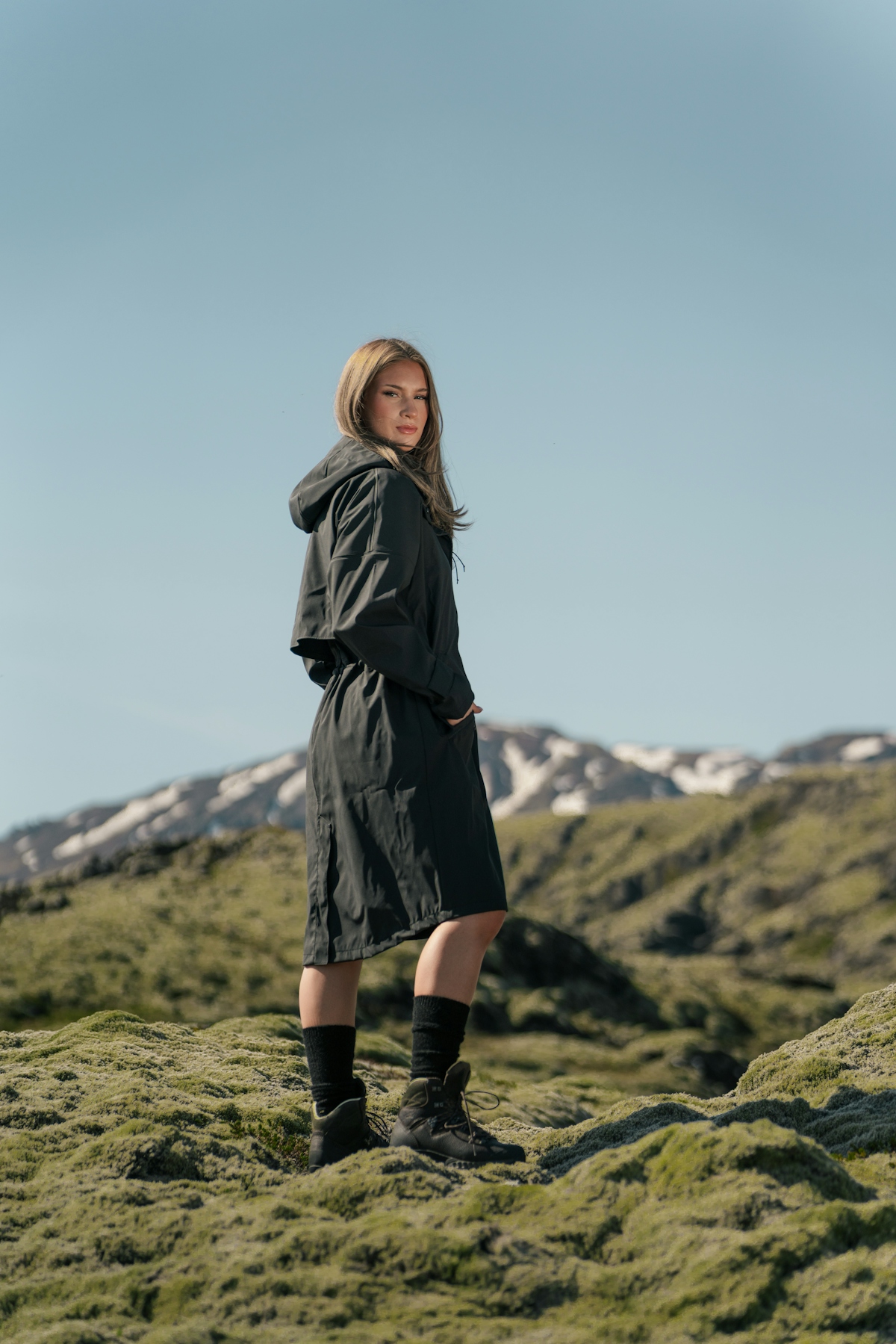 summer-outdoor-iceland-wool-woman00052.jpeg