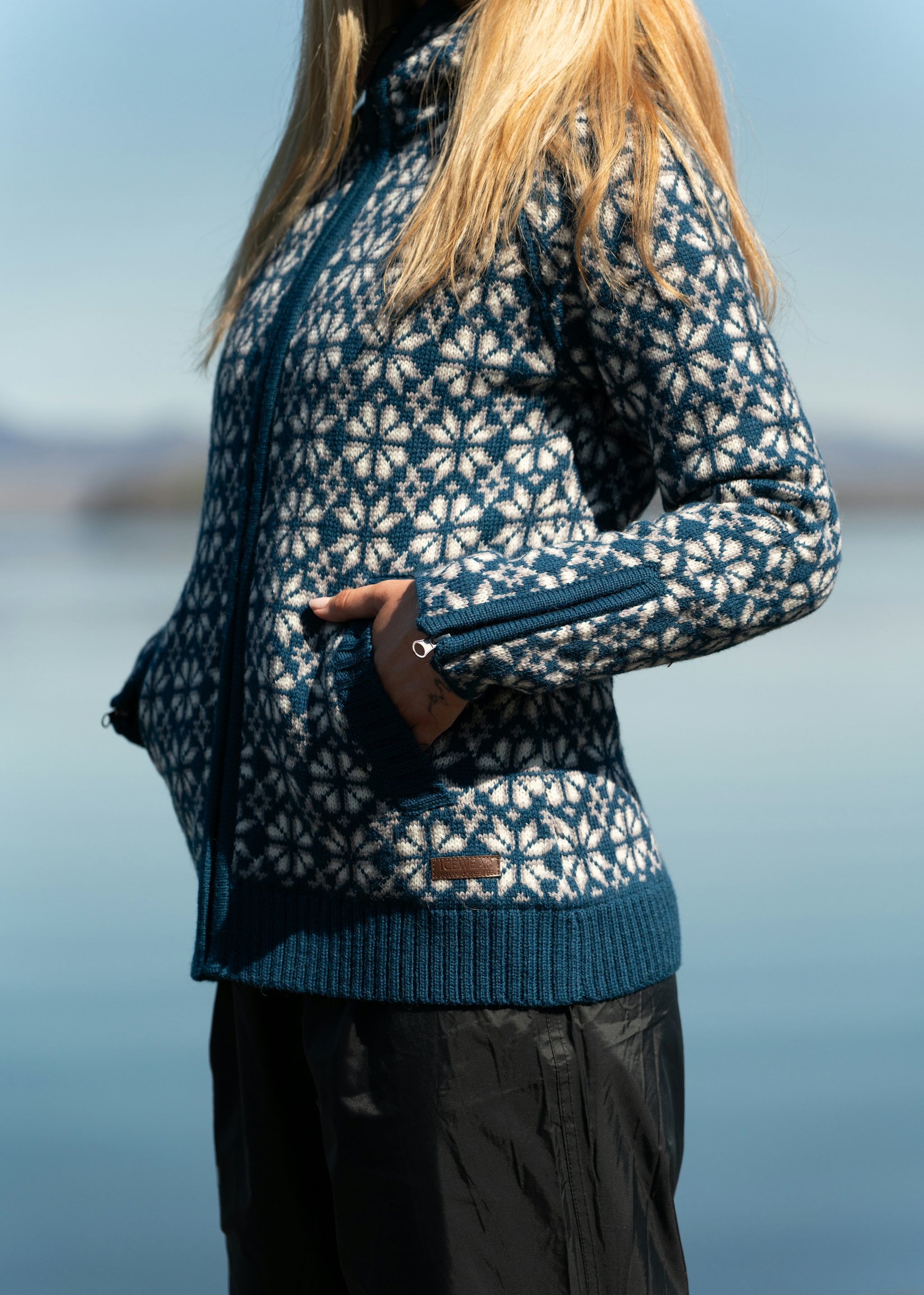 summer-outdoor-iceland-wool-woman00146.jpeg