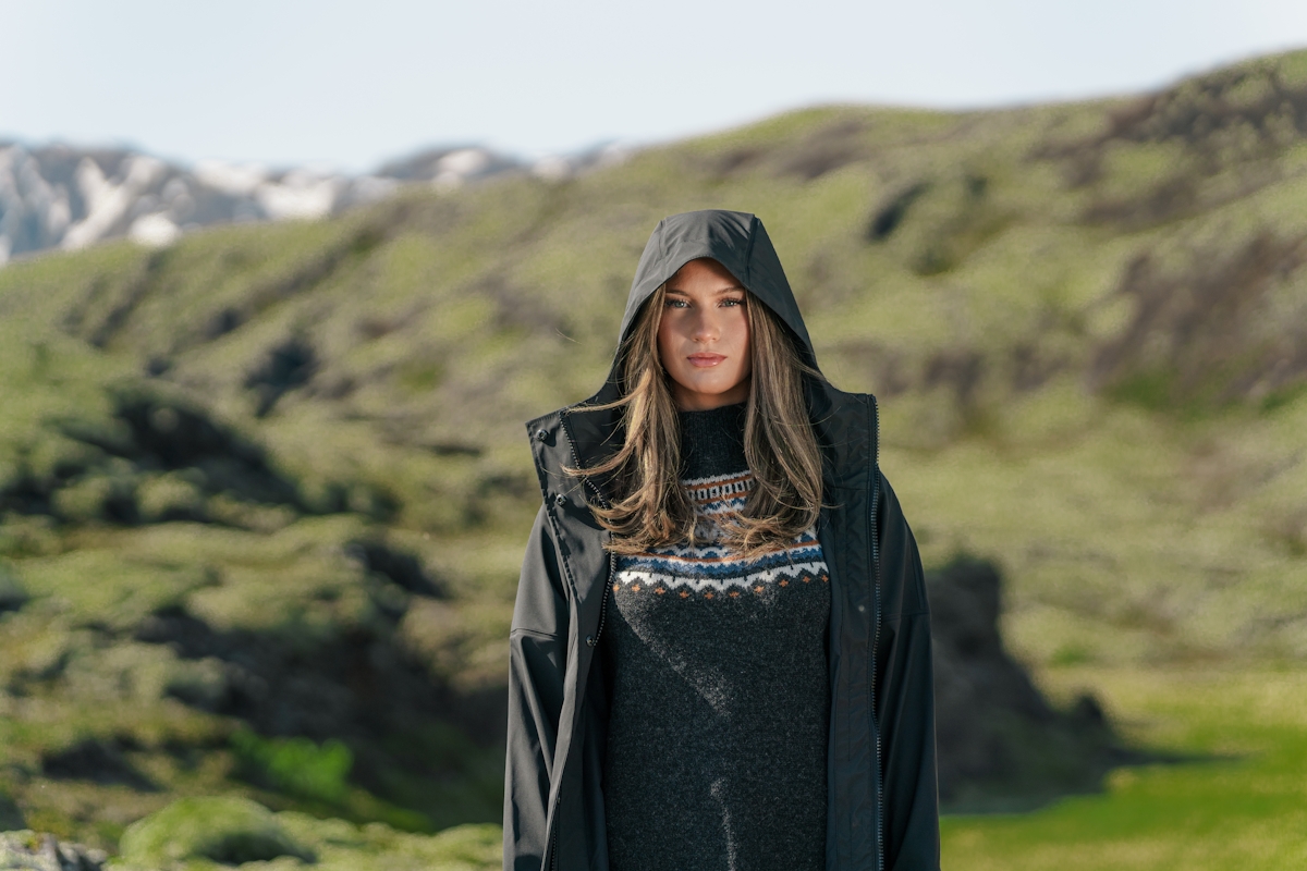 summer-outdoor-iceland-wool-woman00049.jpeg