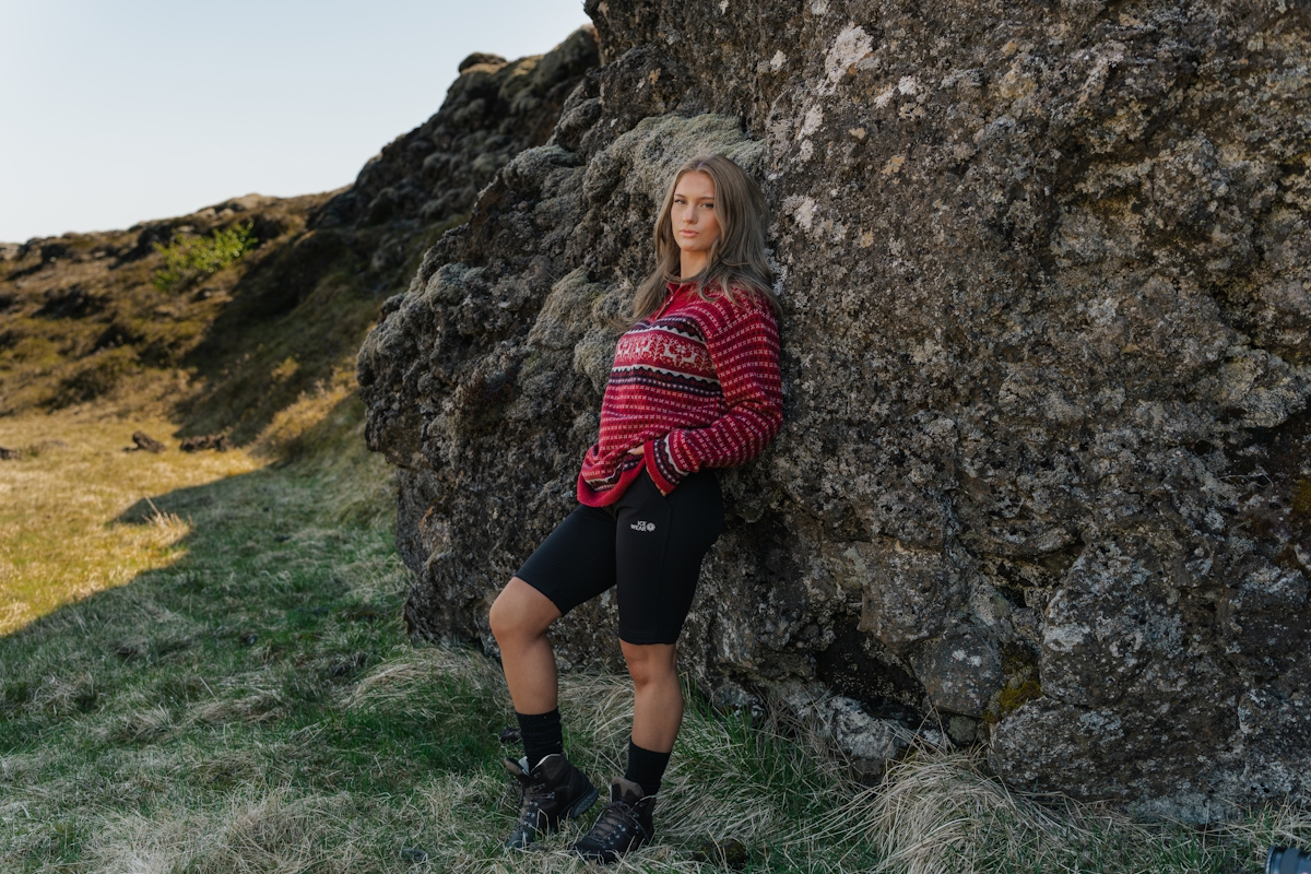 summer-outdoor-iceland-wool-woman00093.jpeg
