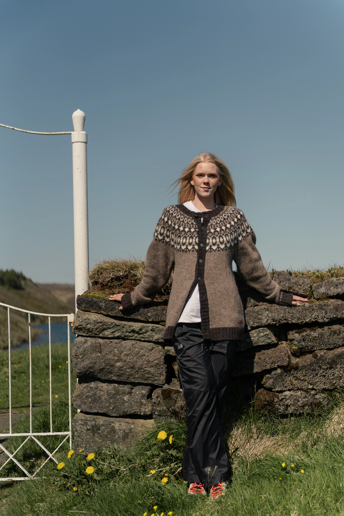 summer-outdoor-iceland-wool-woman00157.jpeg