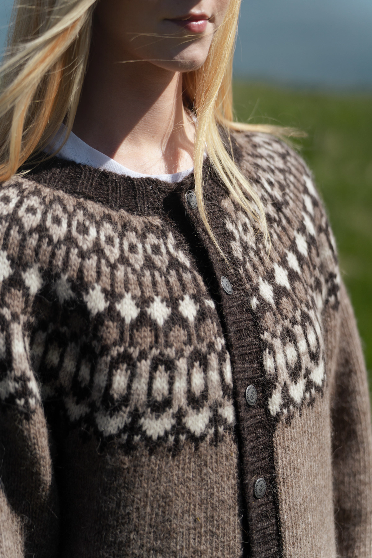 summer-outdoor-iceland-wool-woman00159.jpeg