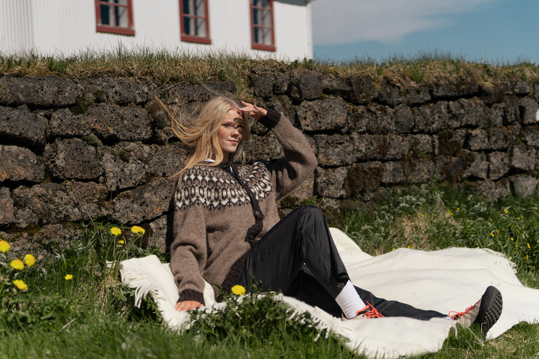 summer-outdoor-iceland-wool-woman00156.jpeg