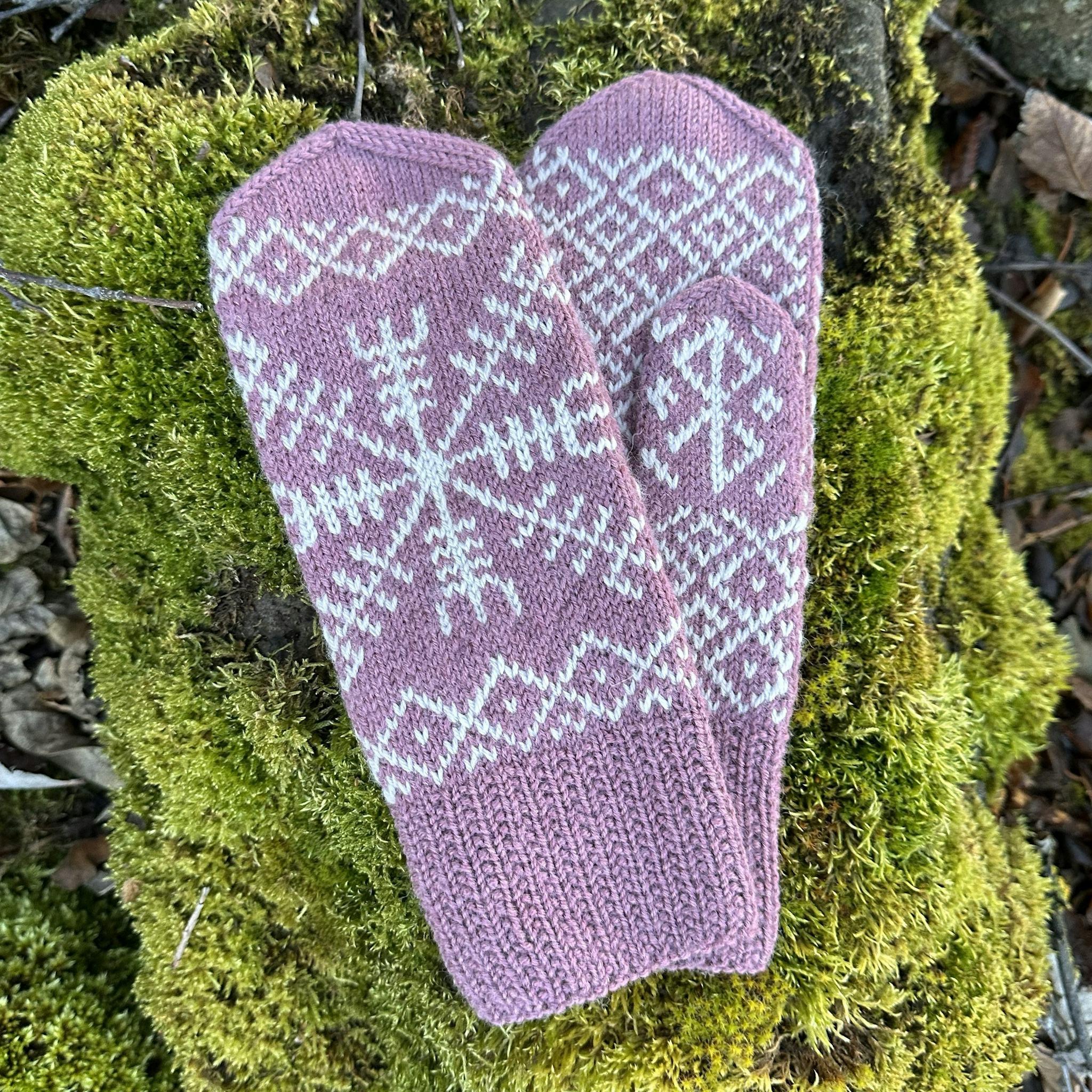Ægishjálmur women's mittens knitting pattern