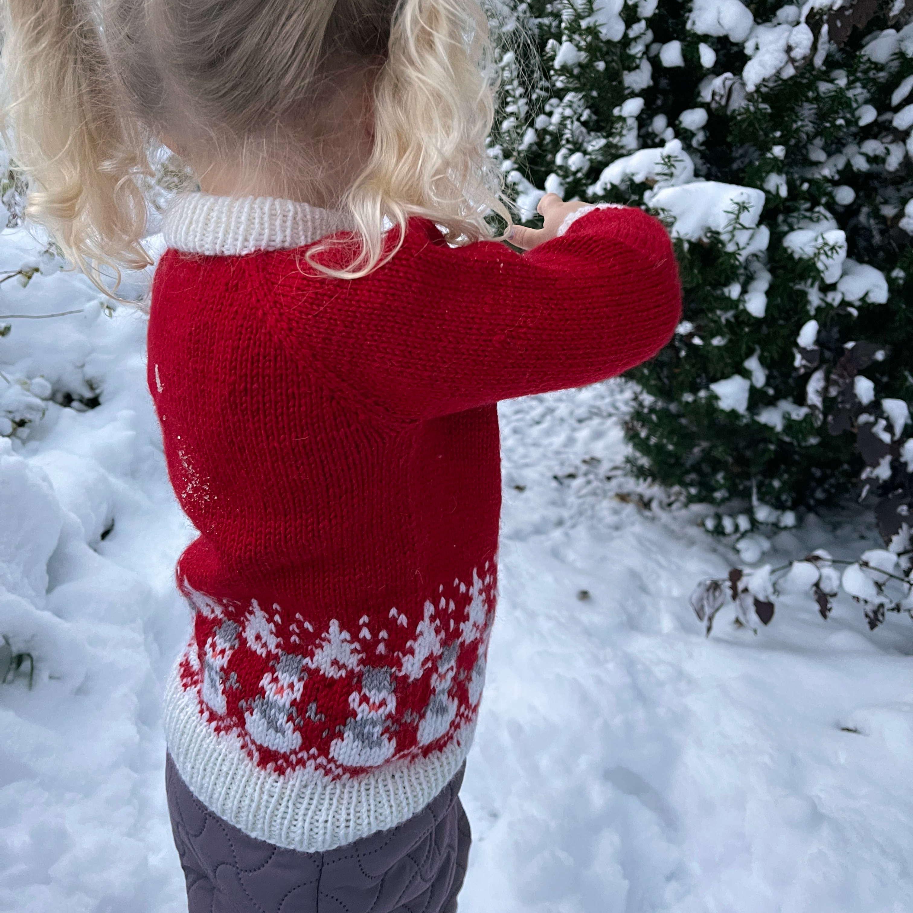 Snæfinnur kids christmas sweater knitting pattern
