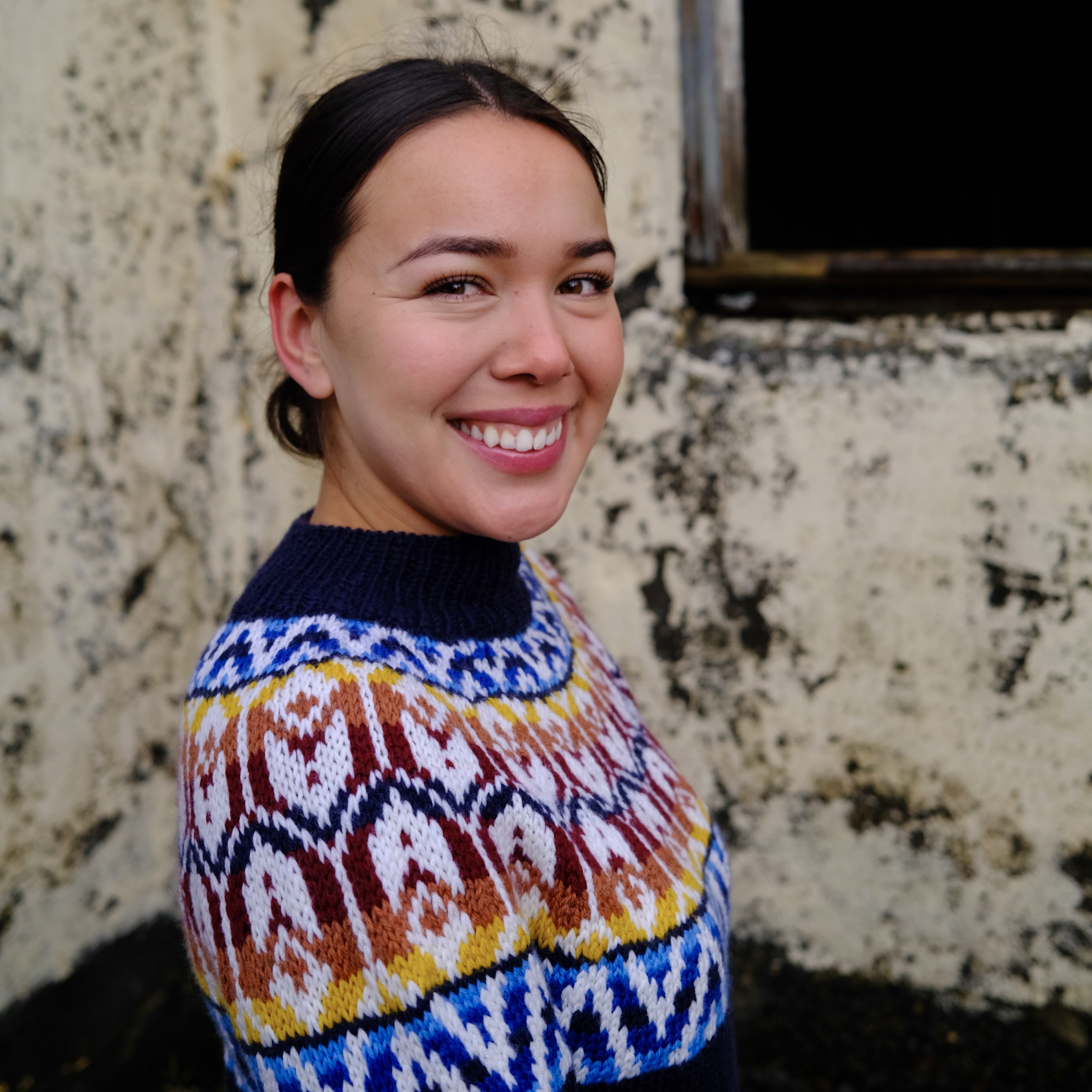 Nukaaka women's sweater knitting pattern