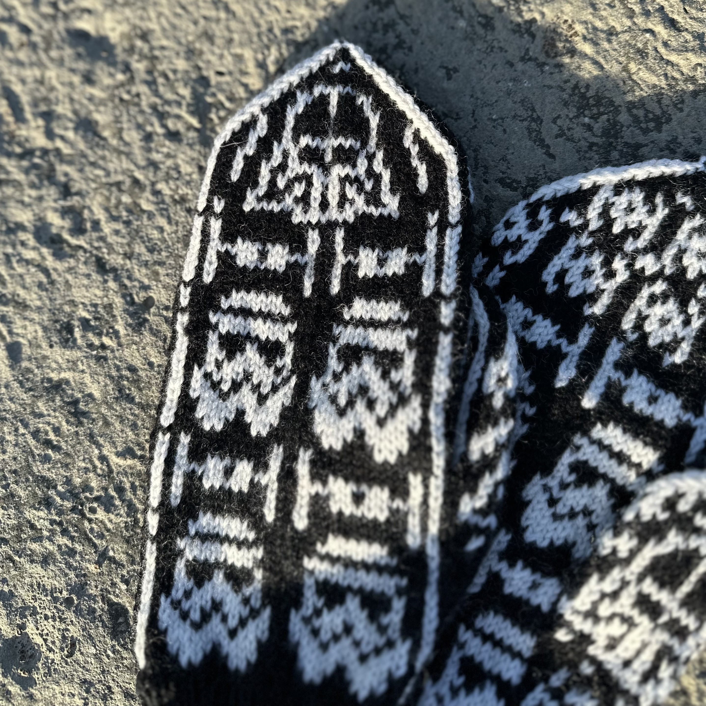 Star-wars womens mittens knitting pattern